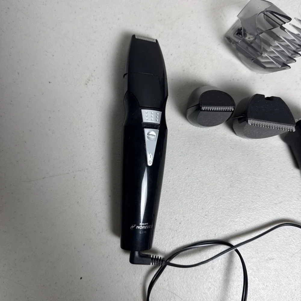 Philips Norelco All In 1 G370 Grooming  Shaving Kit Cordless No Stand